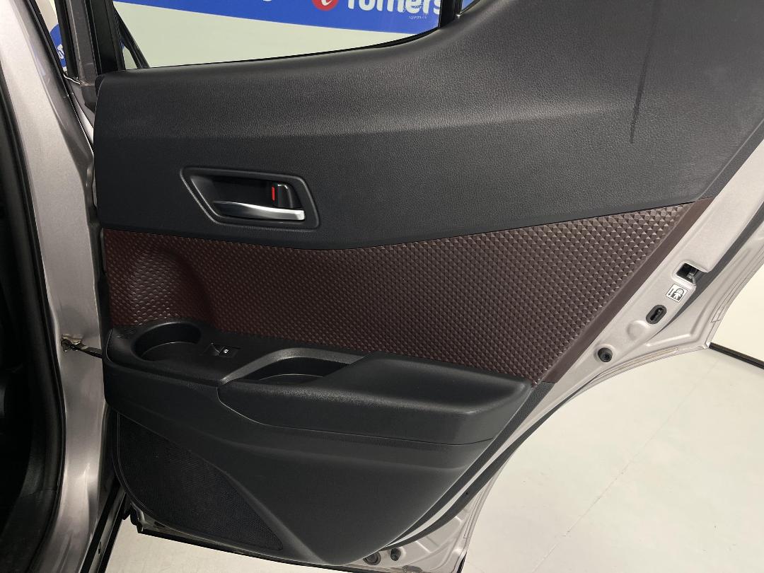 Photo '19' of Toyota C-HR Photo '19' of Toyota C-HR