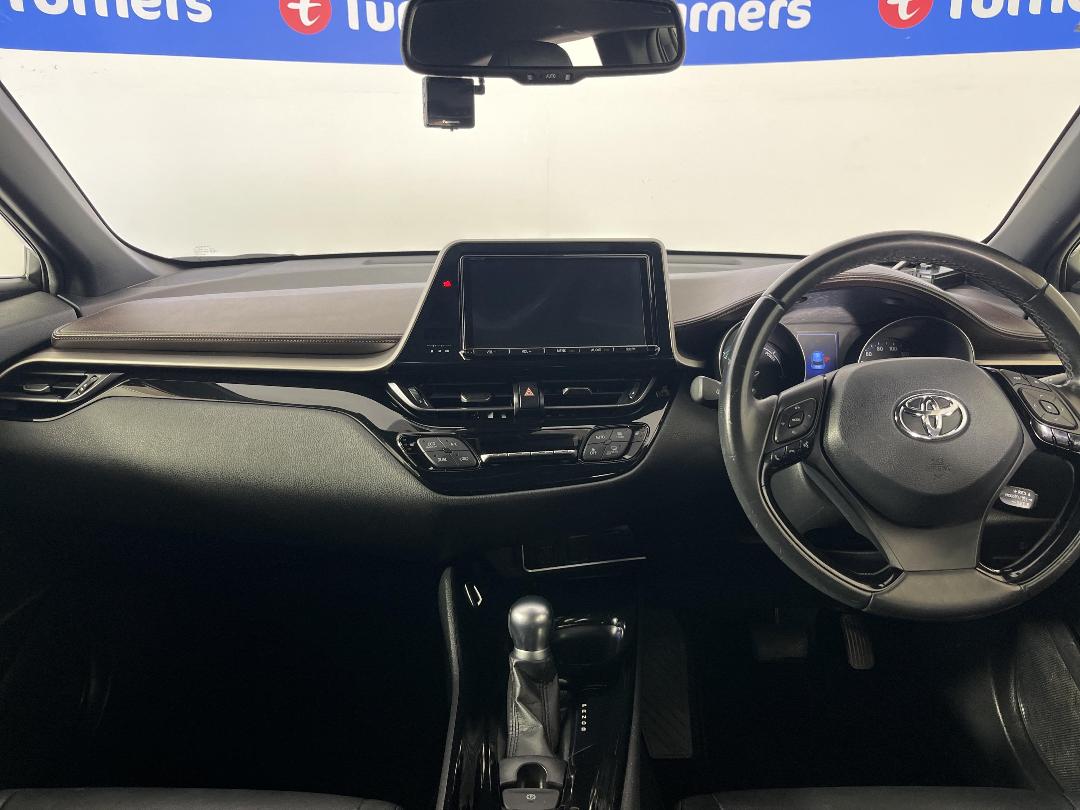 Photo '17' of Toyota C-HR Photo '17' of Toyota C-HR