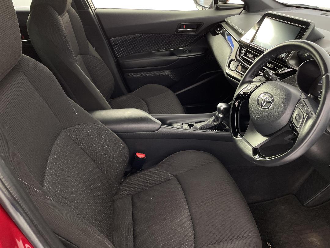 Photo '16' of Toyota C-HR