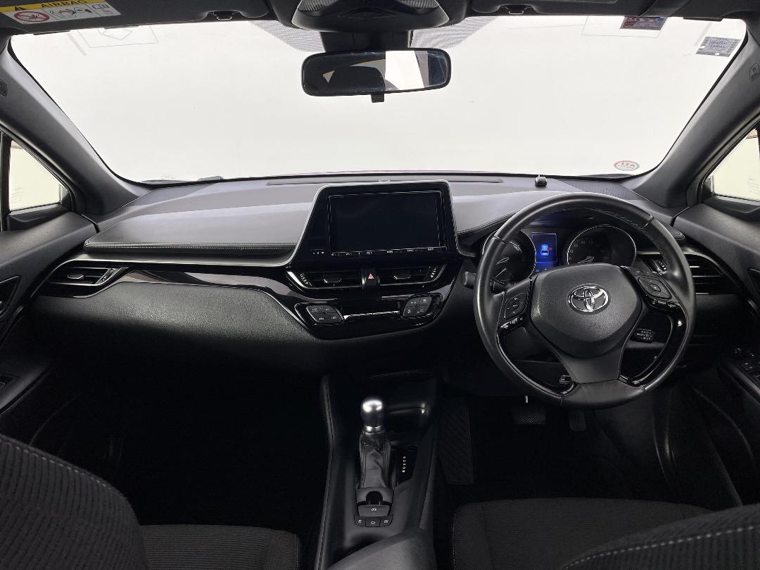 Photo '17' of Toyota C-HR