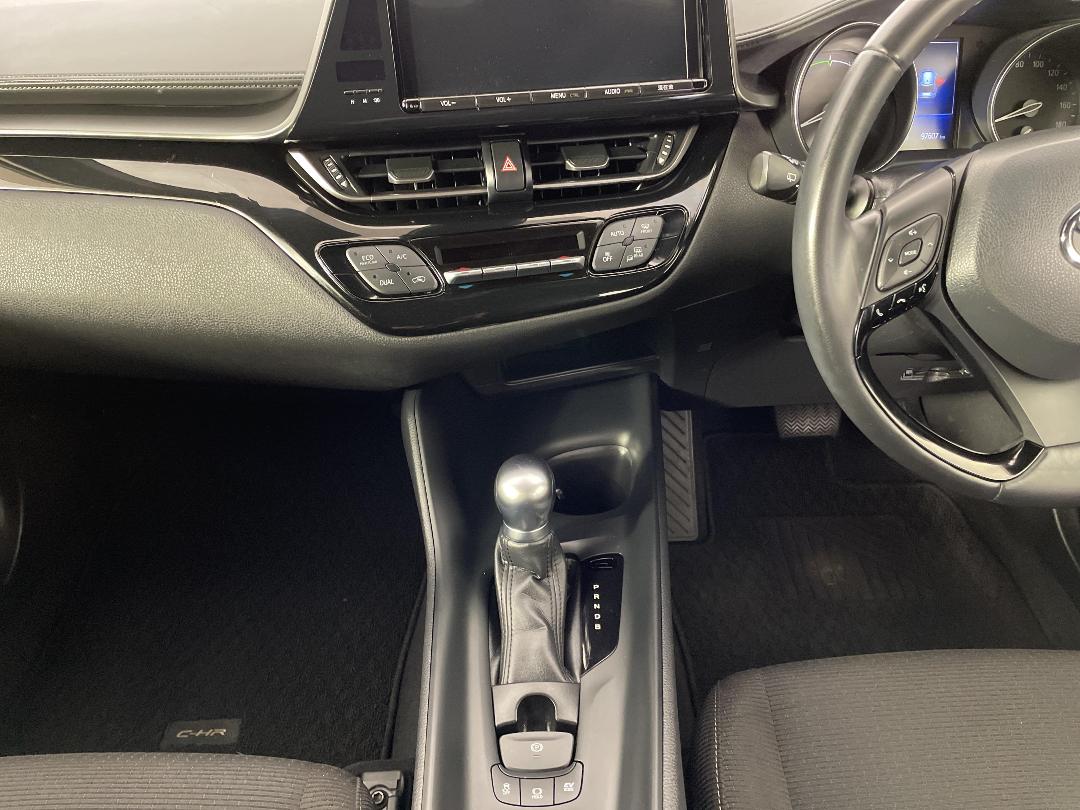 Photo '18' of Toyota C-HR