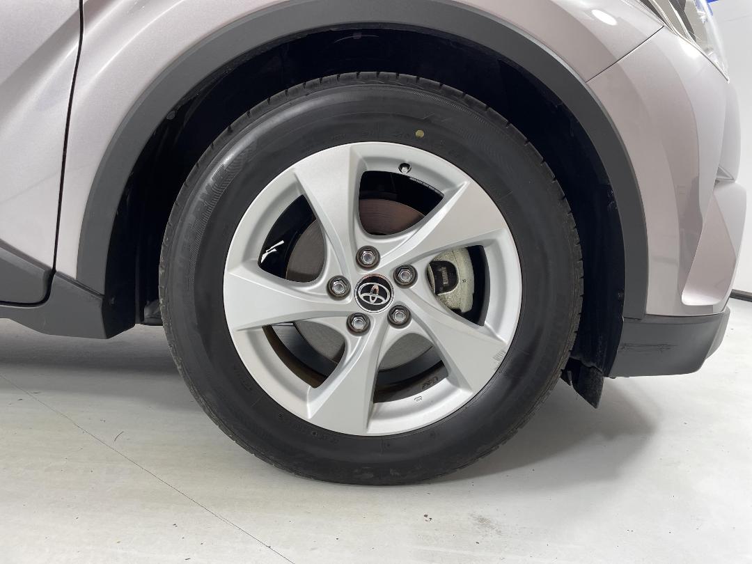 Photo '9' of Toyota C-HR