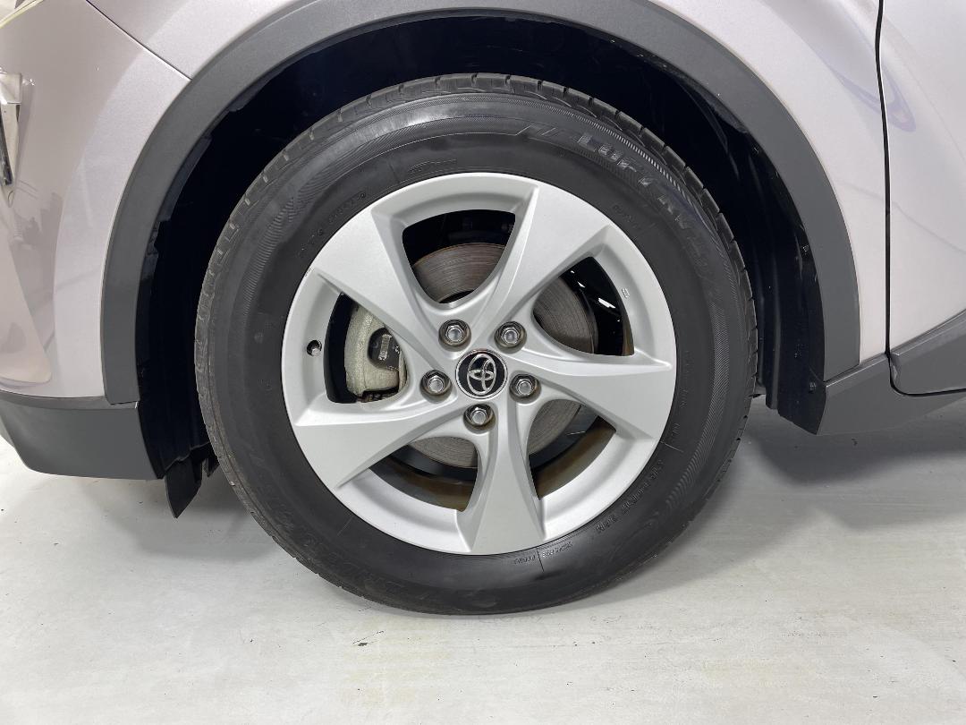 Photo '10' of Toyota C-HR