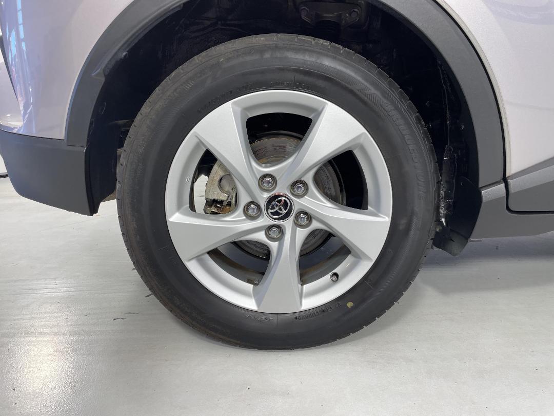 Photo '12' of Toyota C-HR