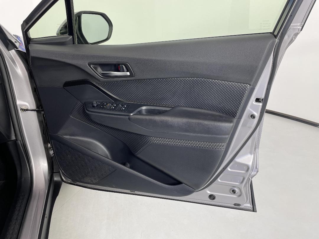 Photo '15' of Toyota C-HR