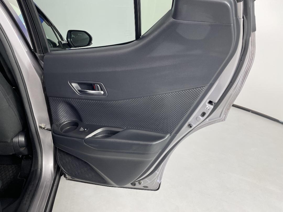 Photo '19' of Toyota C-HR