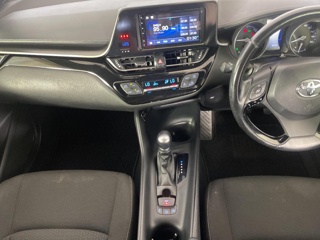 Photo '18' of Toyota C-HR