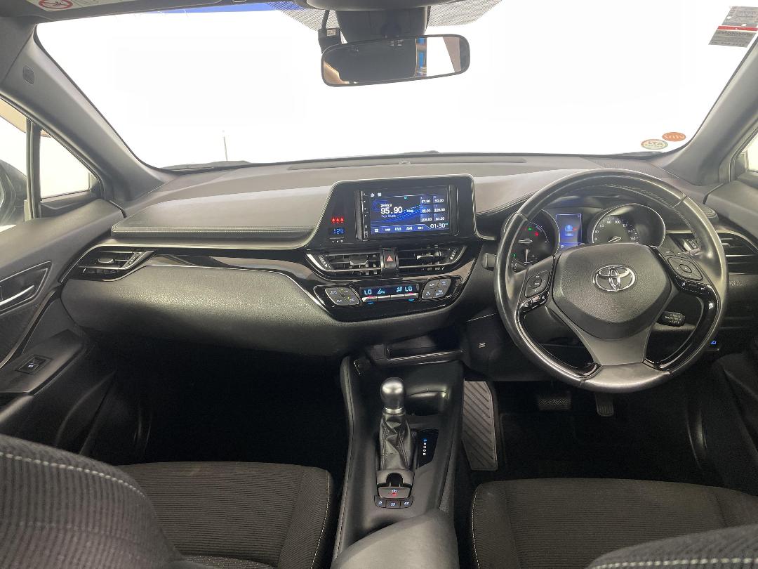 Photo '17' of Toyota C-HR