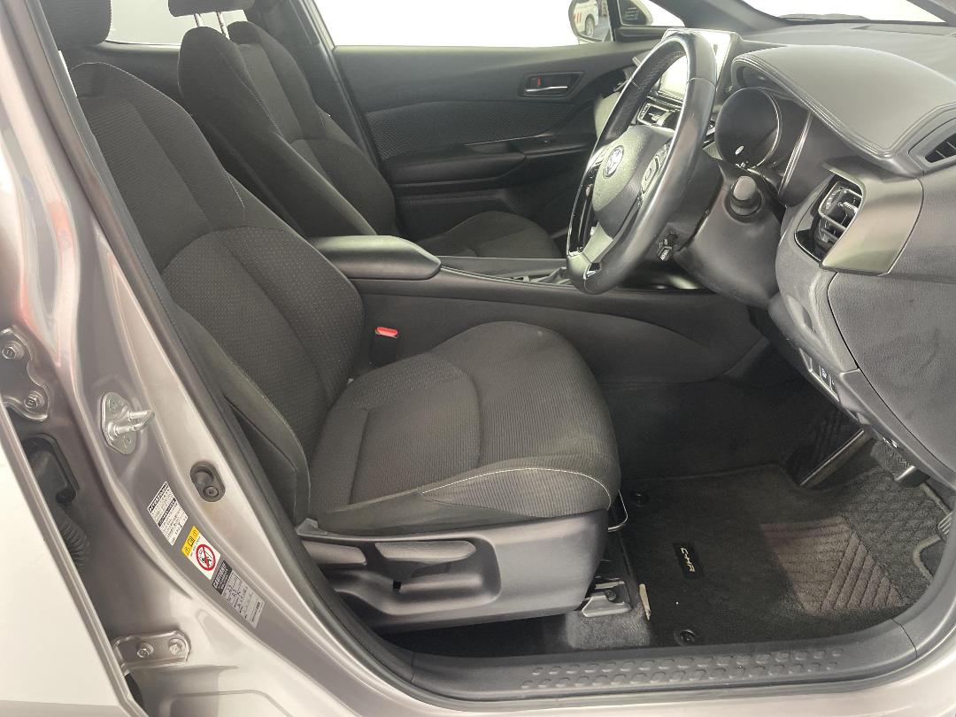 Photo '16' of Toyota C-HR