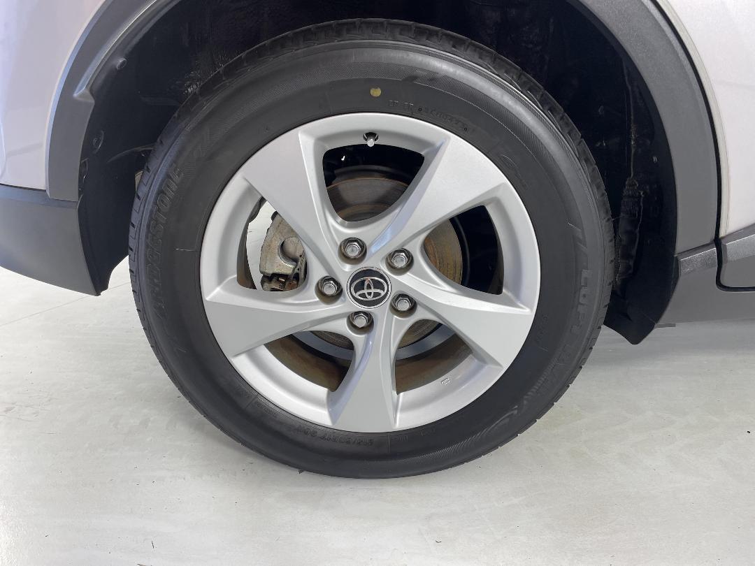 Photo '12' of Toyota C-HR