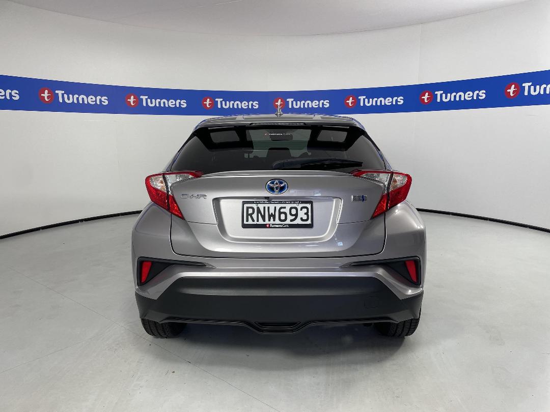 Photo '6' of Toyota C-HR