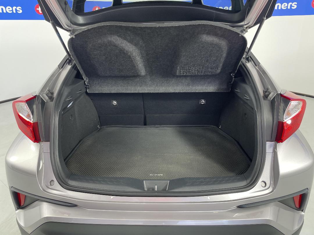 Photo '14' of Toyota C-HR