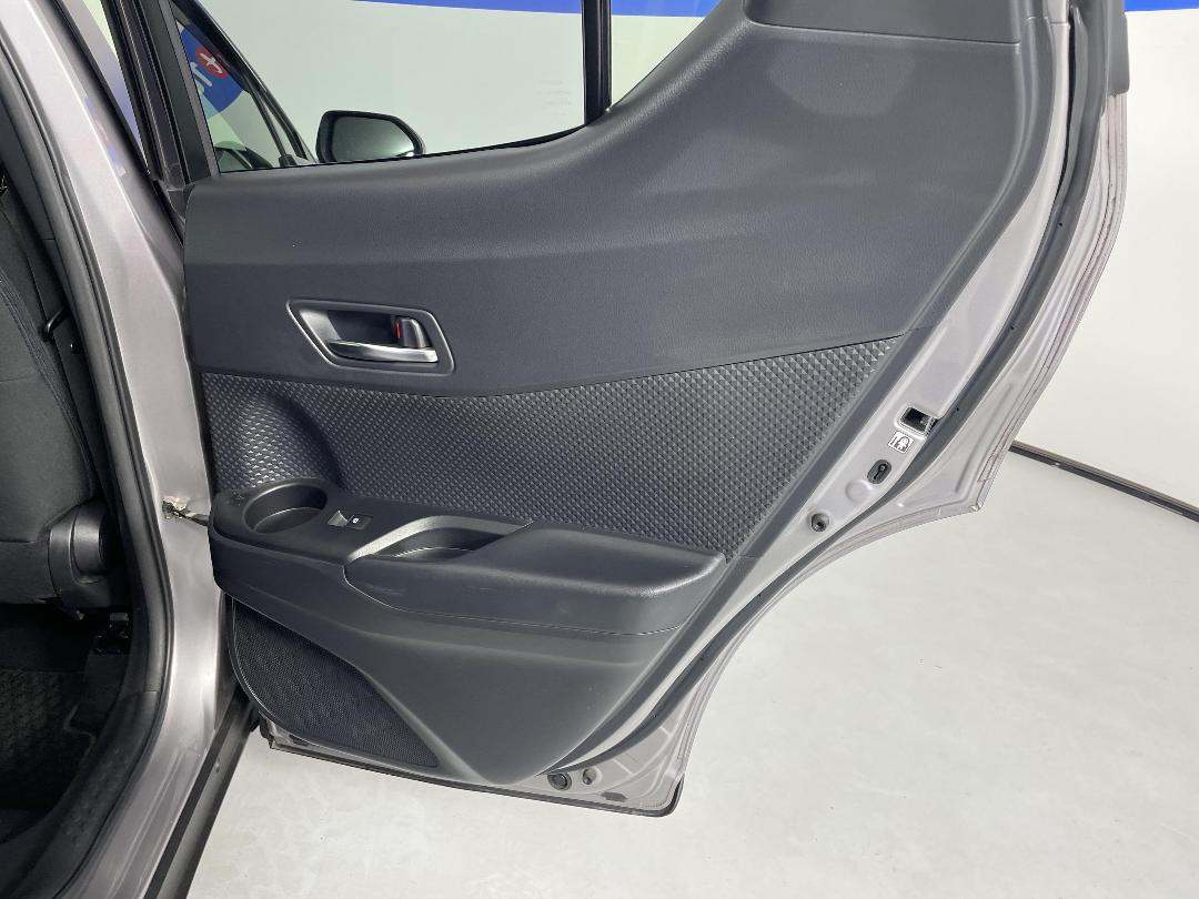 Photo '19' of Toyota C-HR