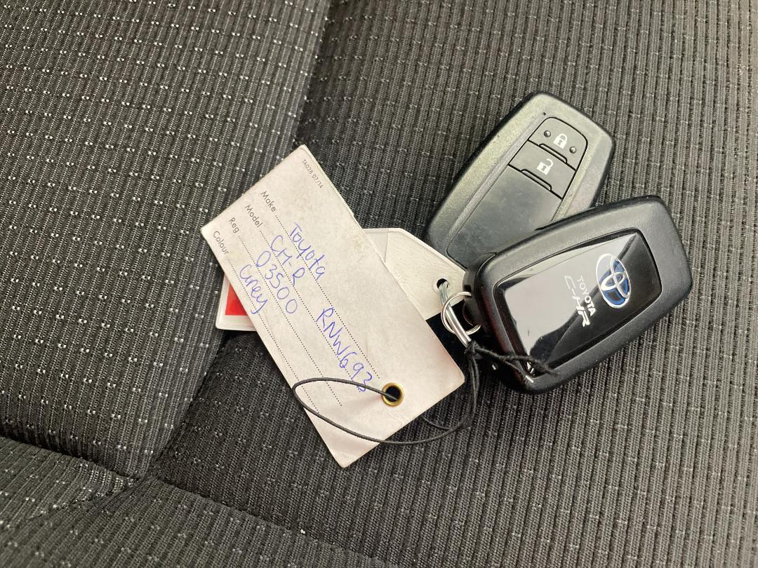 Photo '22' of Toyota C-HR