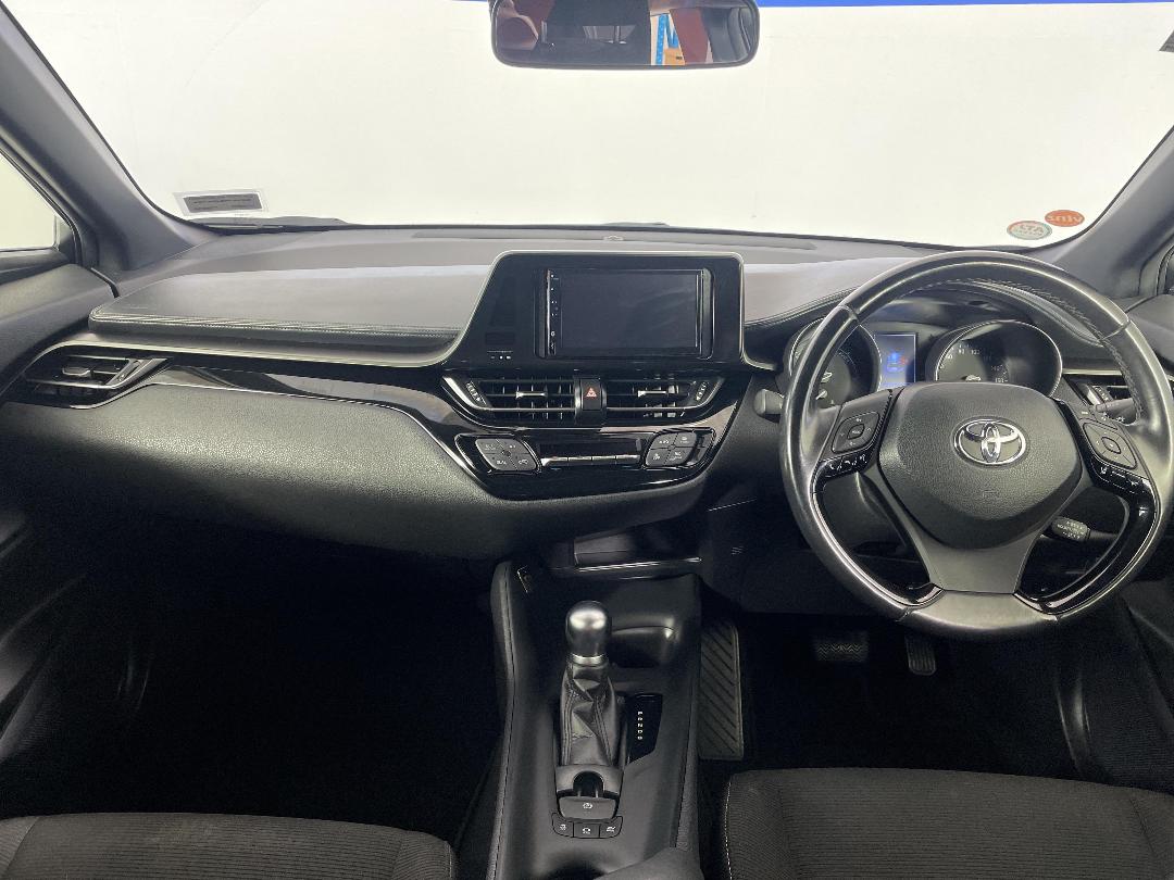 Photo '17' of Toyota C-HR