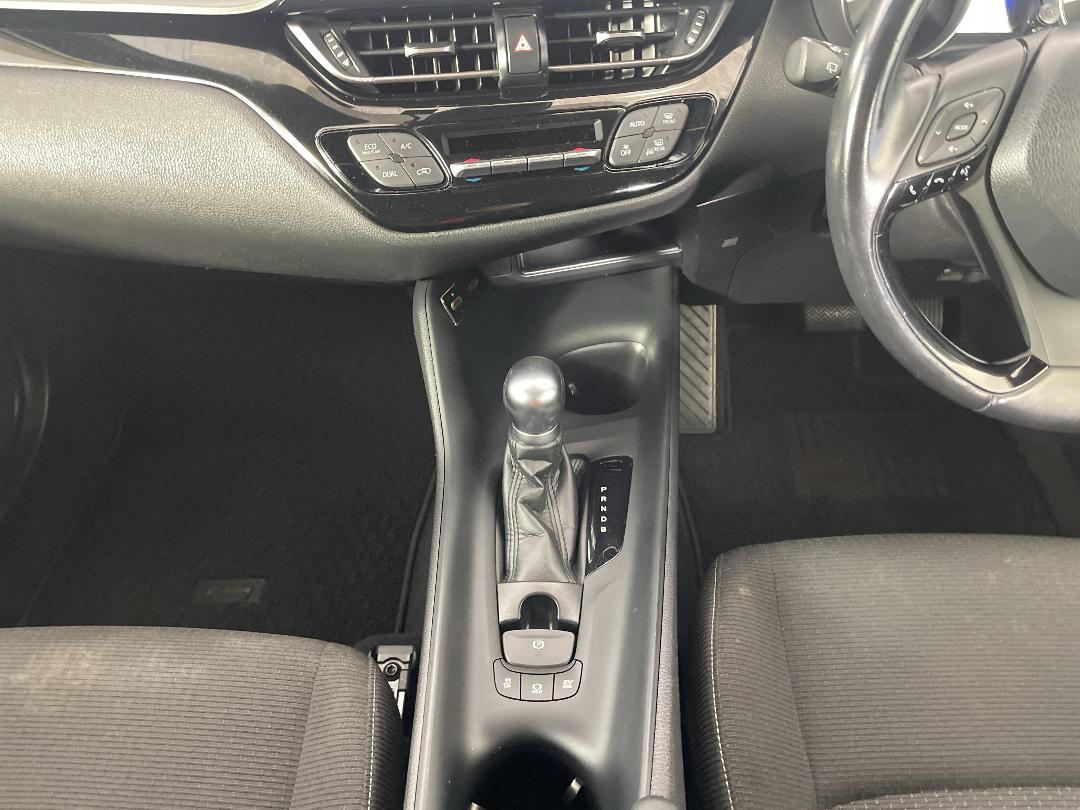 Photo '18' of Toyota C-HR