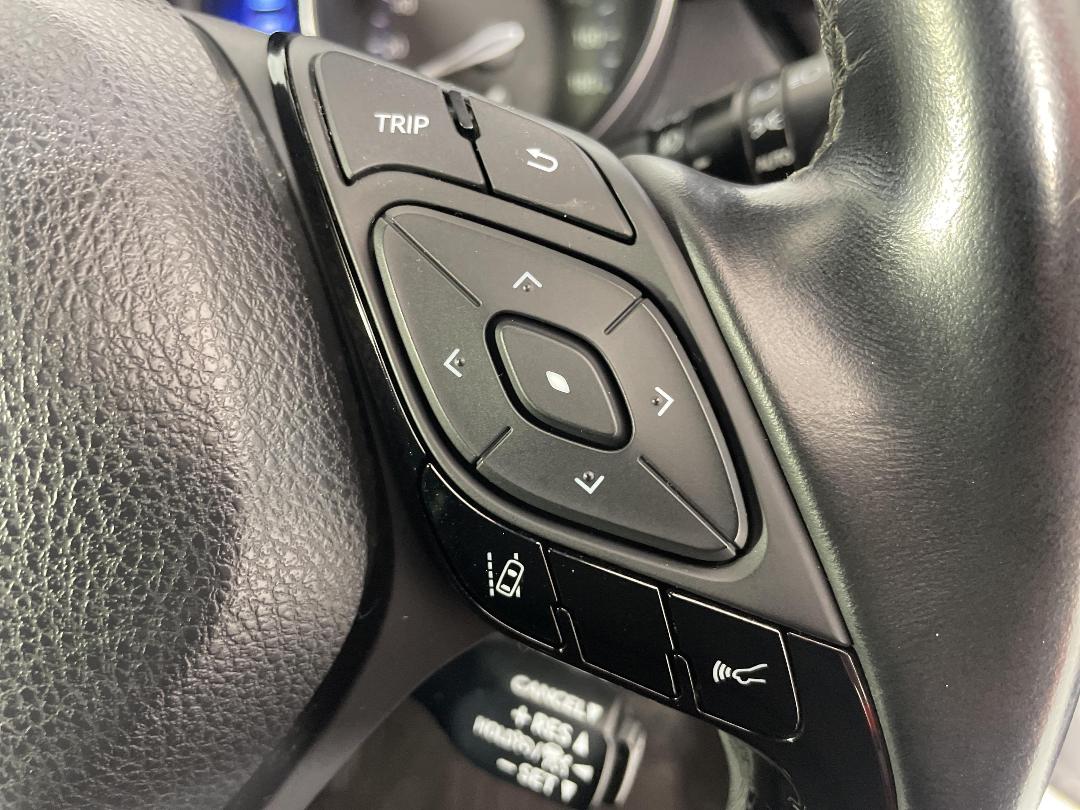 Photo '24' of Toyota C-HR