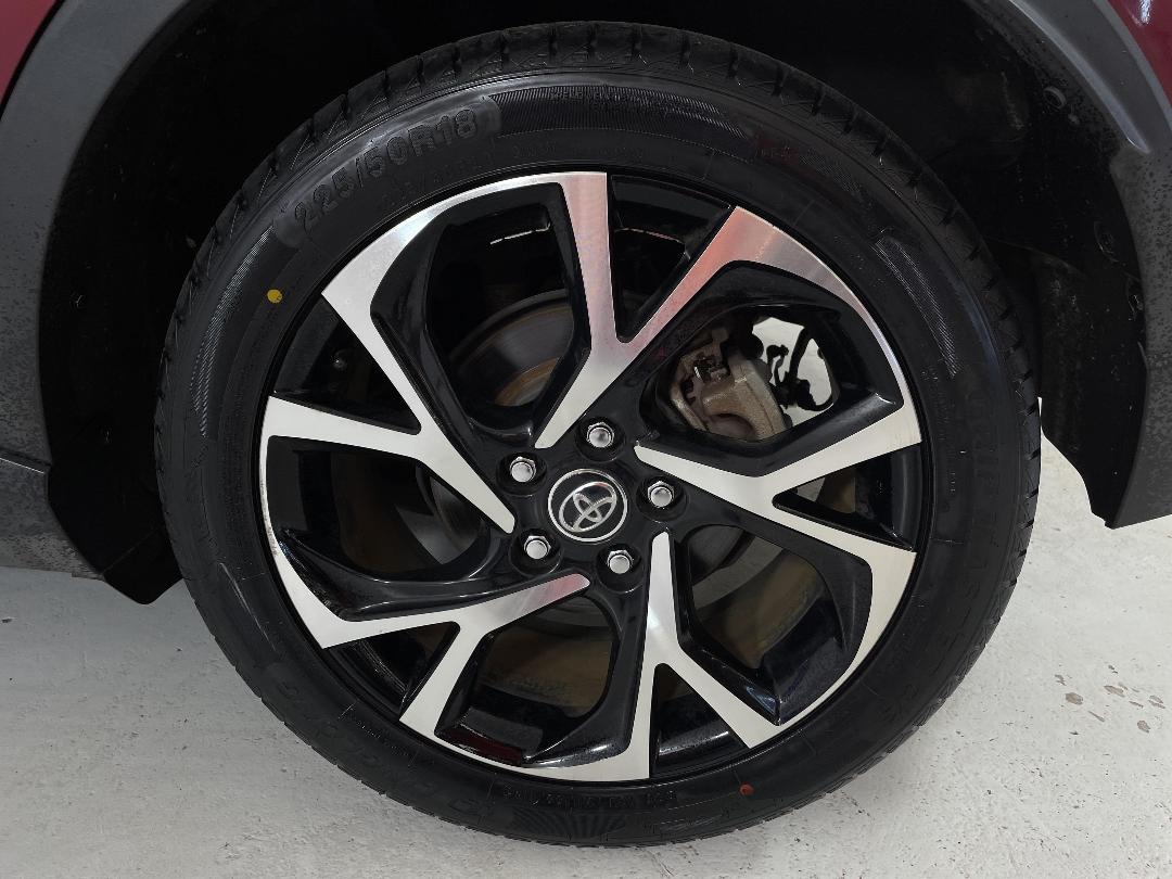 Photo '11' of Toyota C-HR Photo '11' of Toyota C-HR