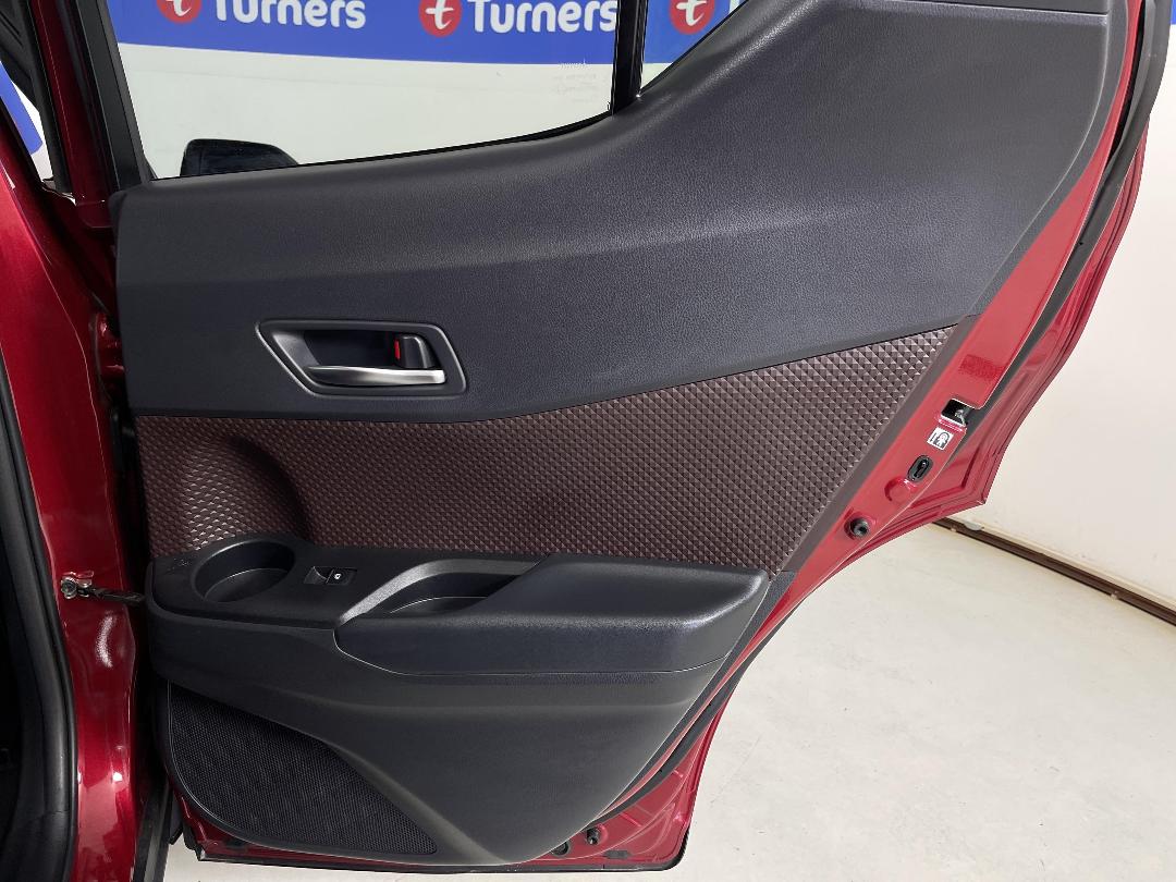 Photo '19' of Toyota C-HR Photo '19' of Toyota C-HR