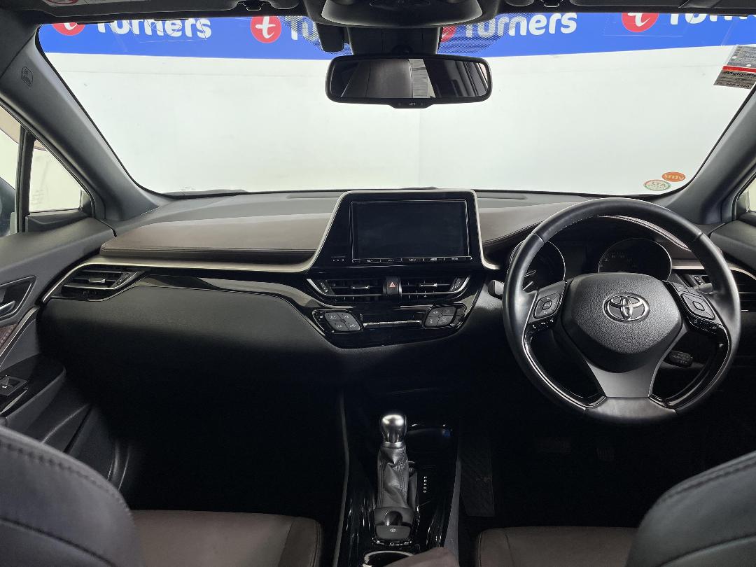 Photo '17' of Toyota C-HR Photo '17' of Toyota C-HR