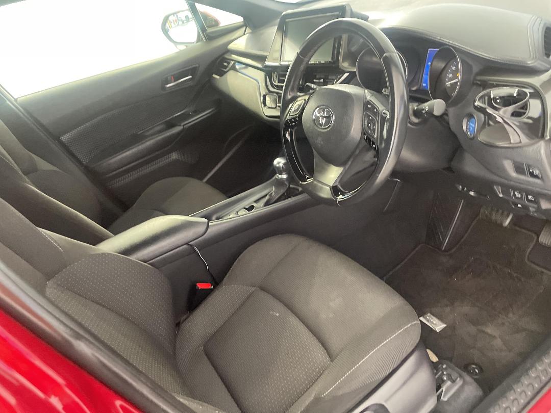 Photo '16' of Toyota C-HR