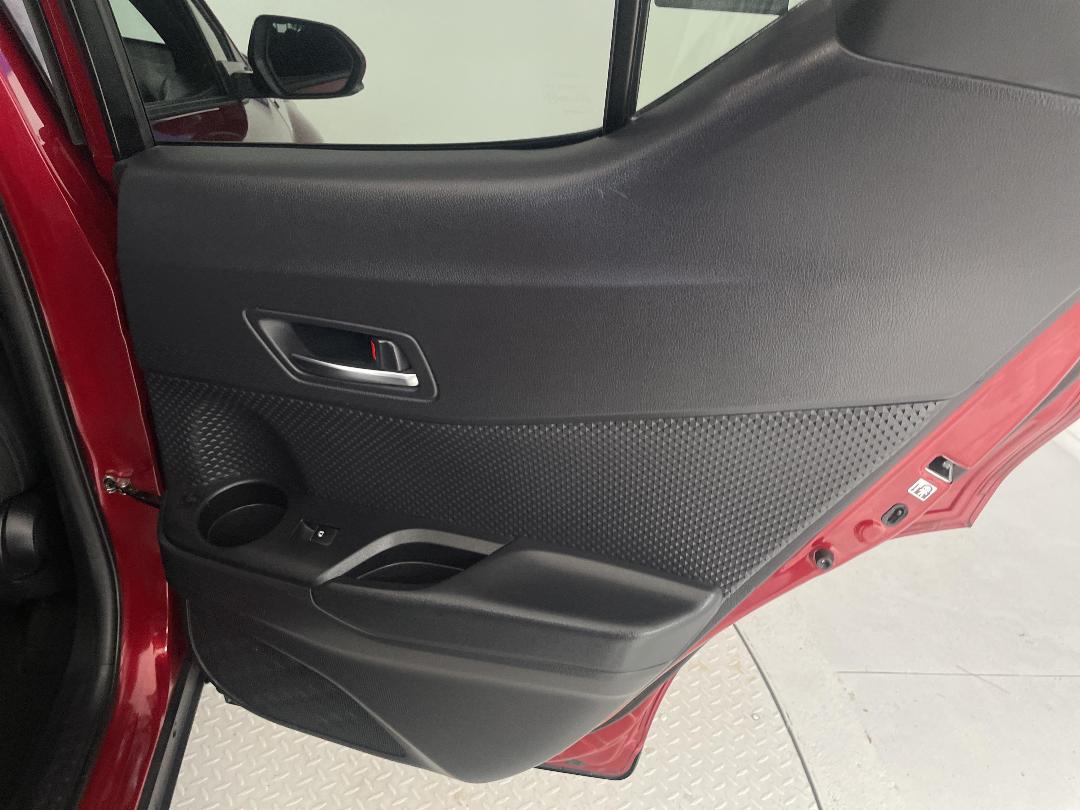 Photo '19' of Toyota C-HR