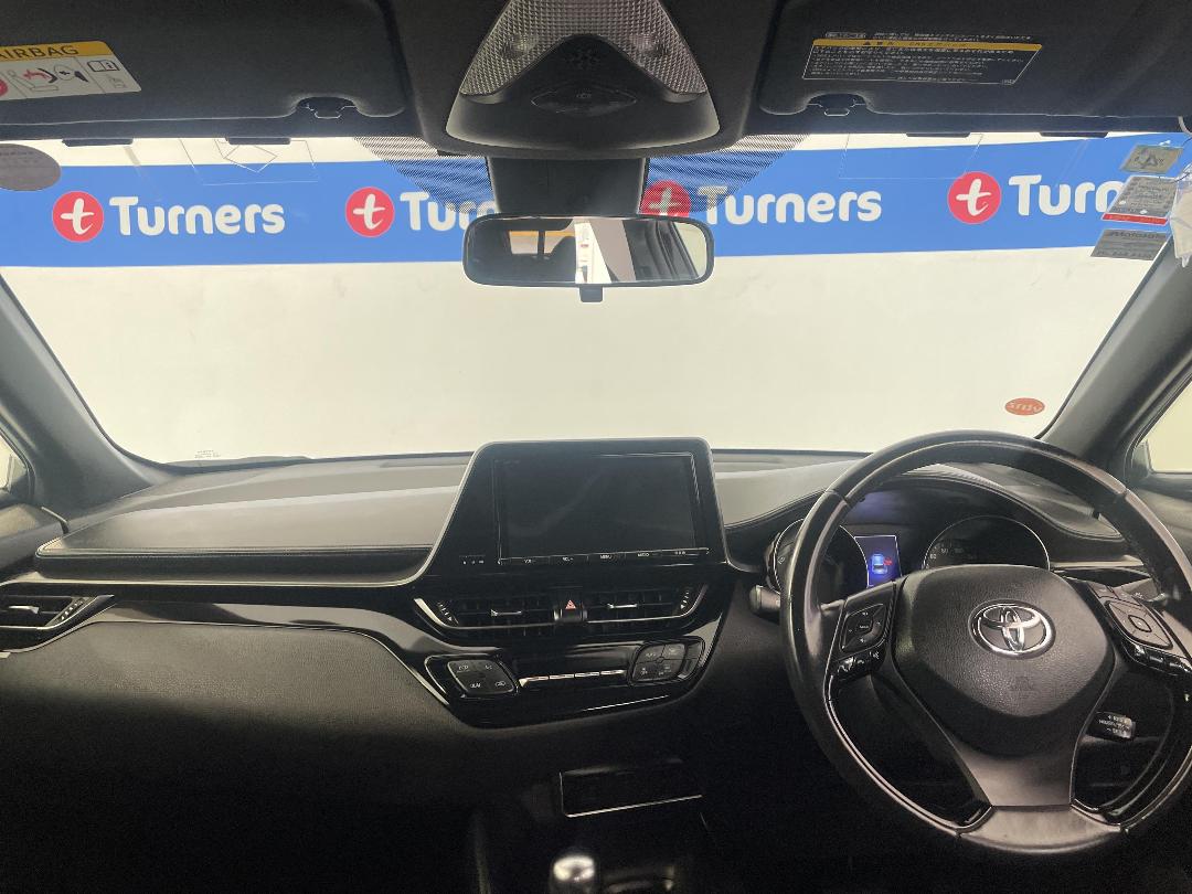 Photo '17' of Toyota C-HR