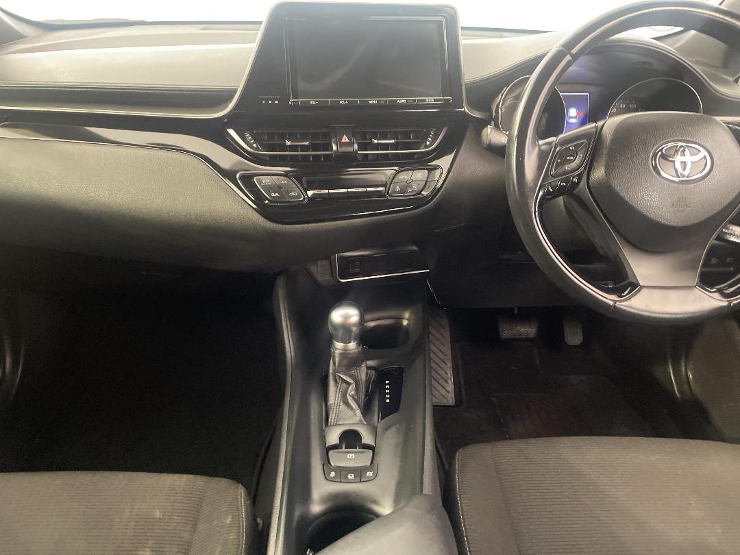 Photo '18' of Toyota C-HR