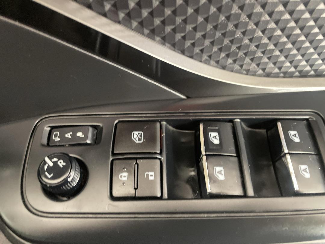 Photo '23' of Toyota C-HR