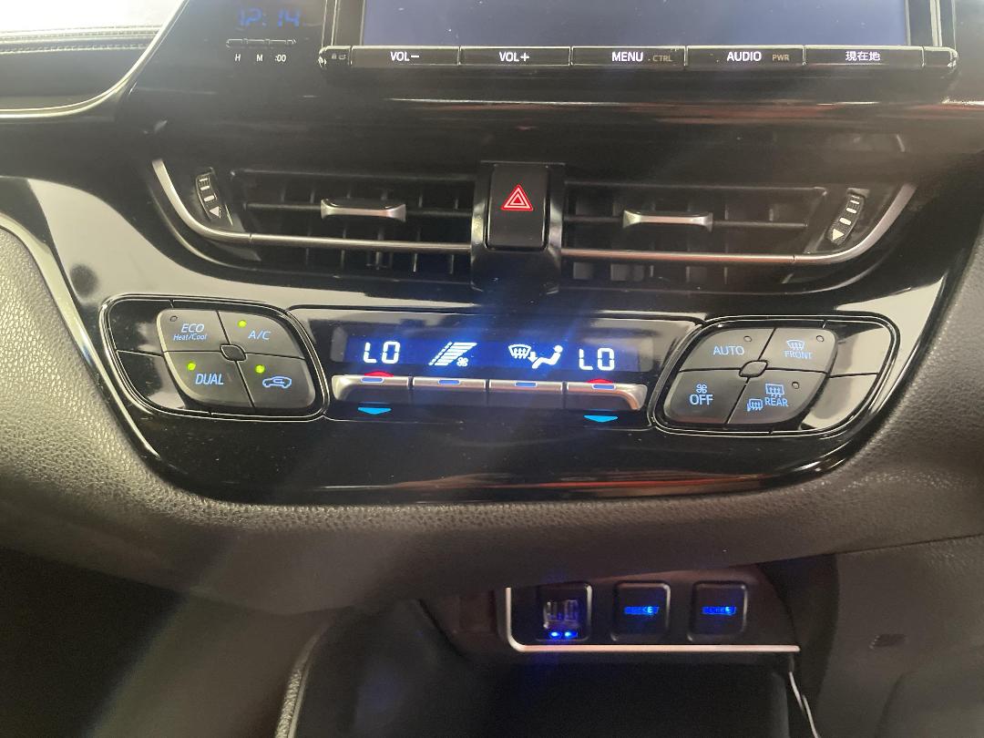 Photo '28' of Toyota C-HR