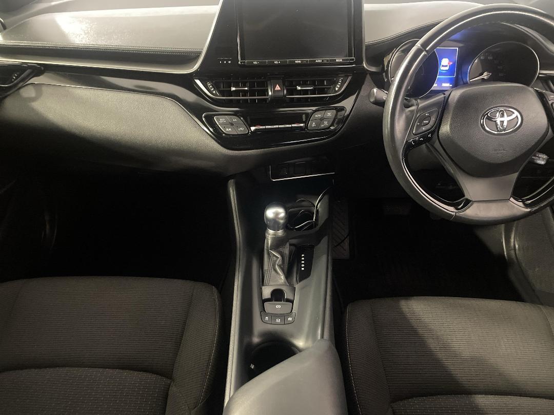 Photo '18' of Toyota C-HR