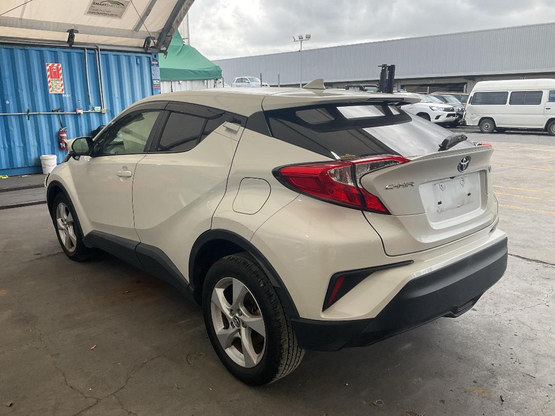 Photo '4' of Toyota C-HR Photo '4' of Toyota C-HR