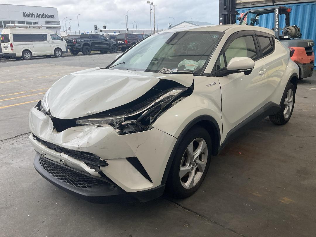 Photo '3' of Toyota C-HR Photo '3' of Toyota C-HR