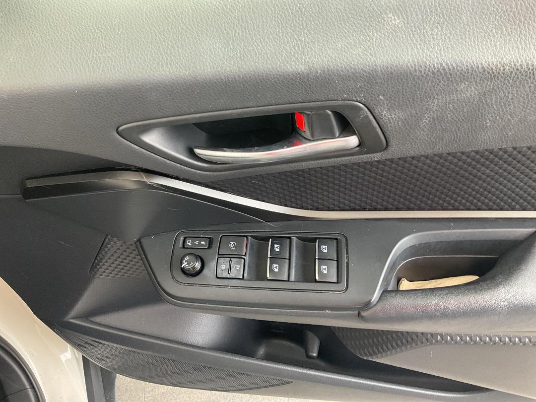 Photo '8' of Toyota C-HR Photo '8' of Toyota C-HR