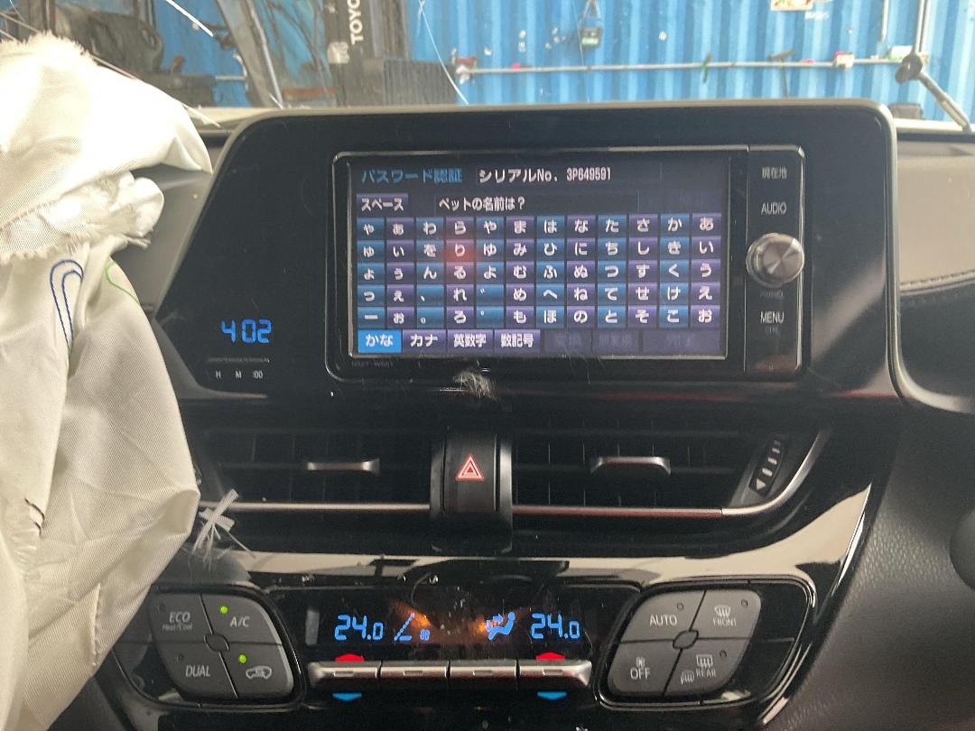 Photo '10' of Toyota C-HR Photo '10' of Toyota C-HR