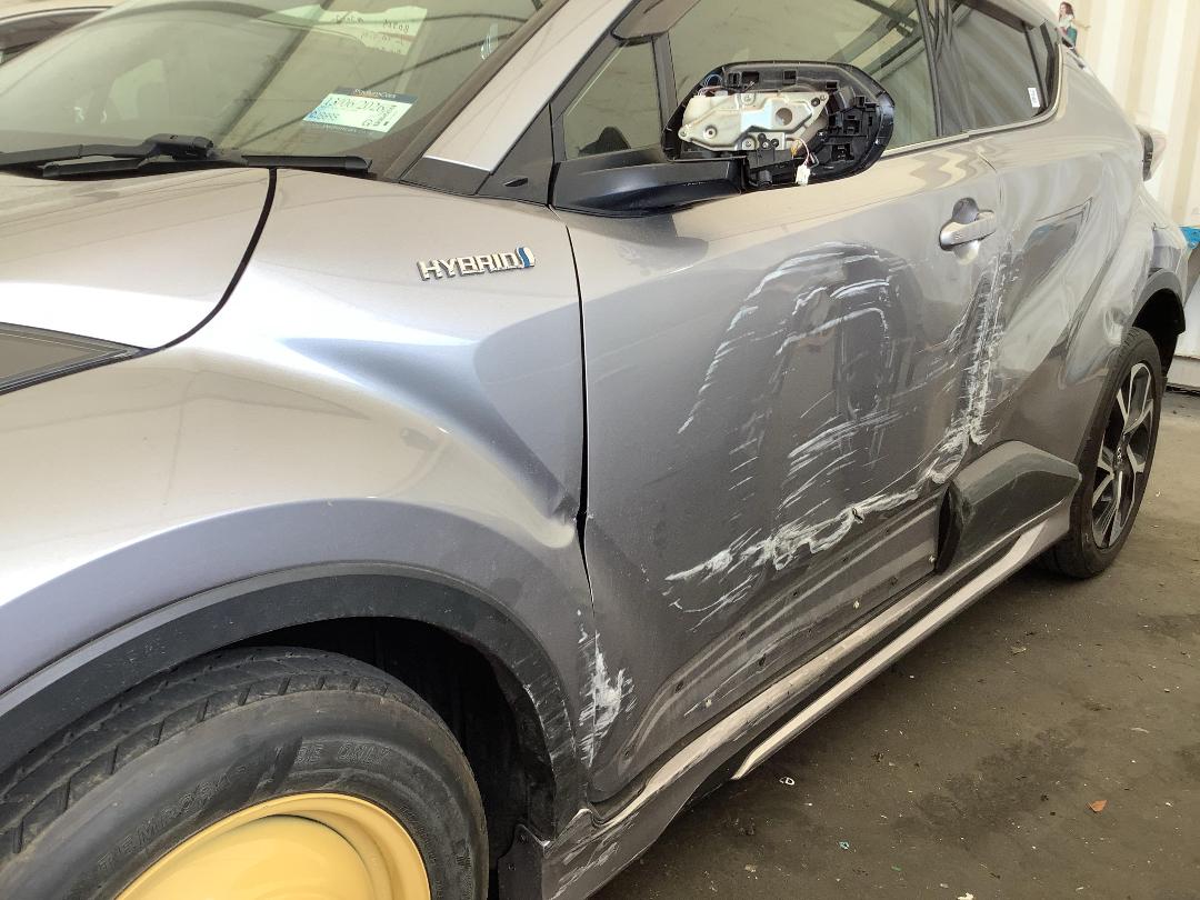 Photo '2' of Toyota C-HR Photo '2' of Toyota C-HR