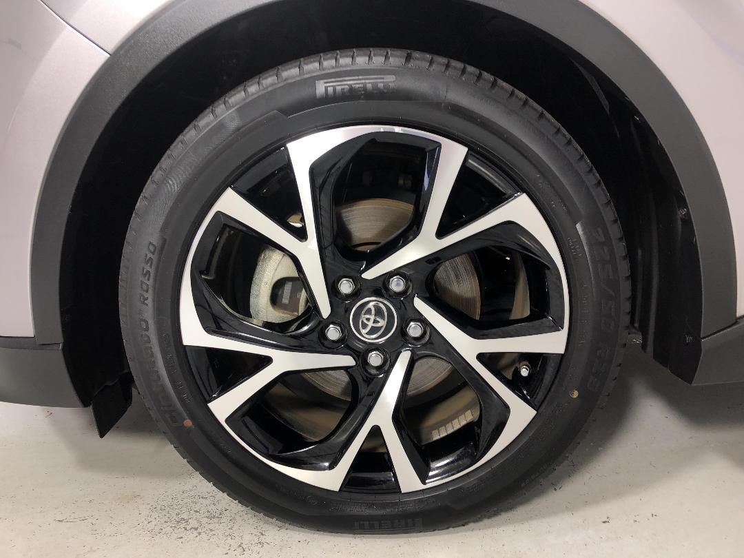 Photo '10' of Toyota C-HR