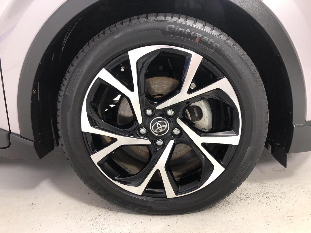 Photo '9' of Toyota C-HR