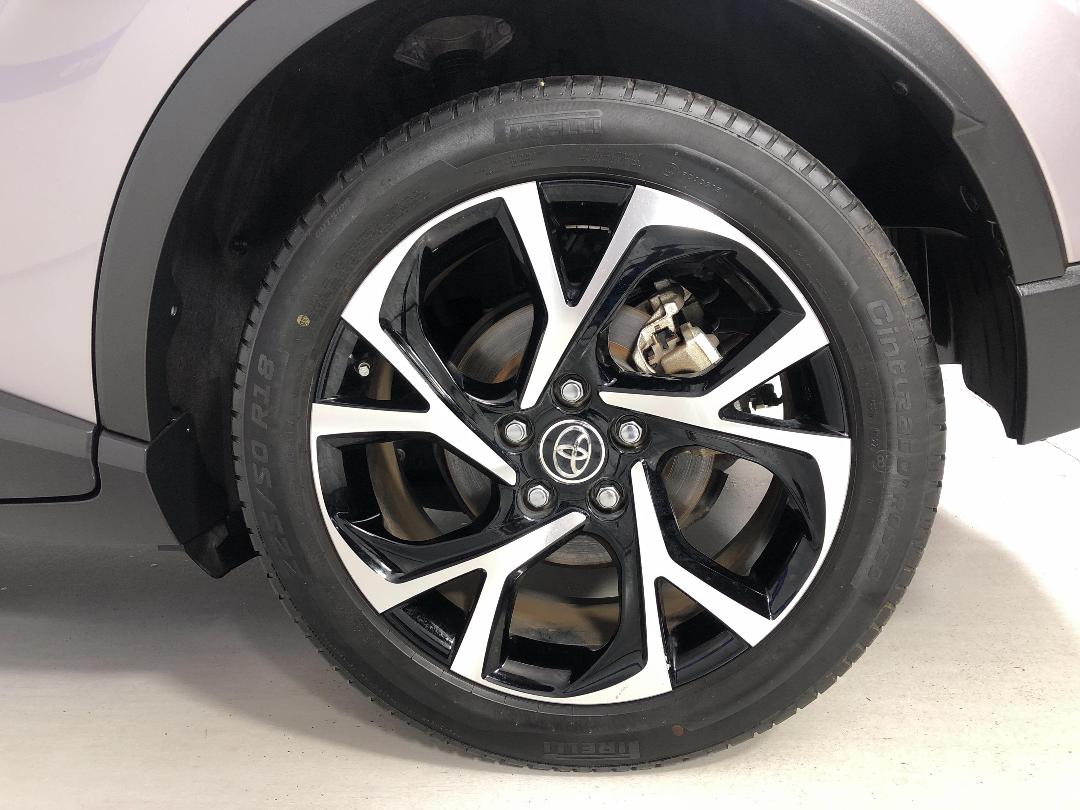 Photo '11' of Toyota C-HR