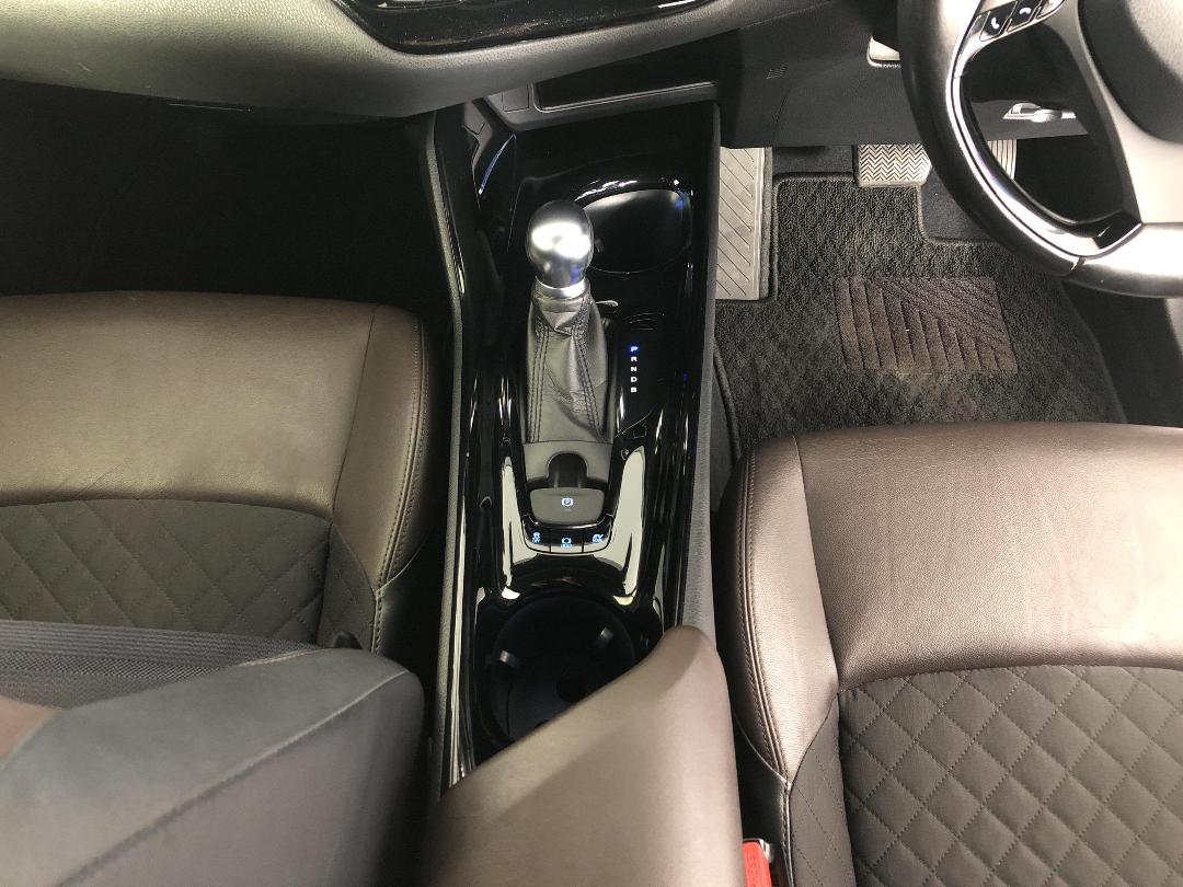 Photo '18' of Toyota C-HR