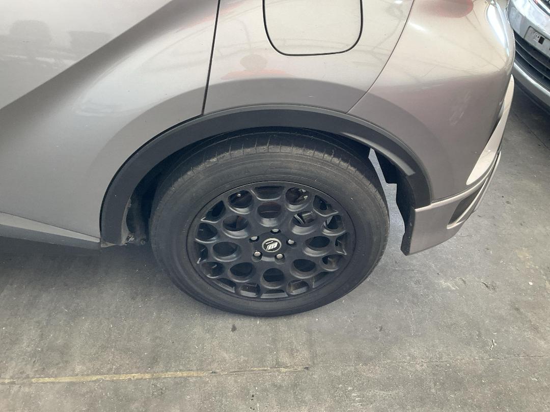 Photo '10' of Toyota C-HR