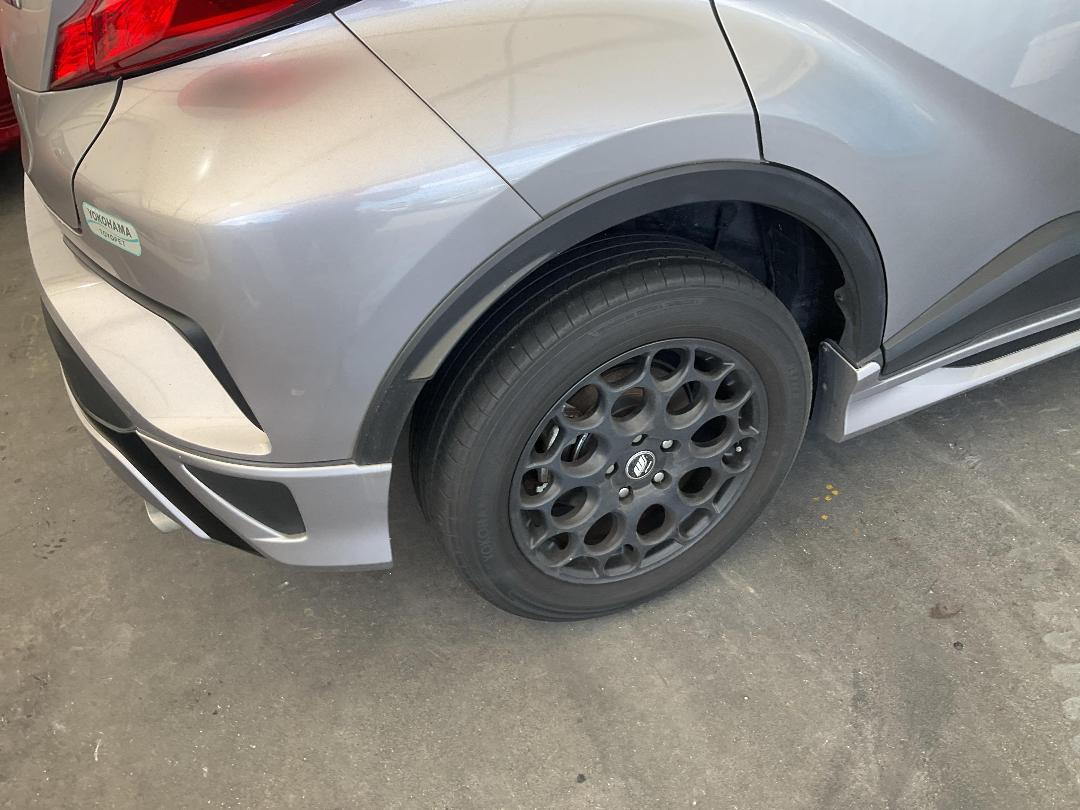 Photo '12' of Toyota C-HR