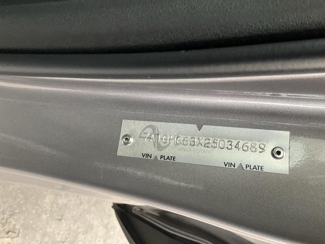 Photo '14' of Toyota C-HR