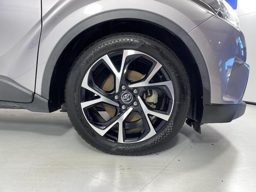 Photo '9' of Toyota C-HR