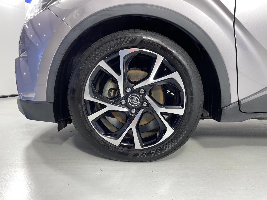 Photo '10' of Toyota C-HR