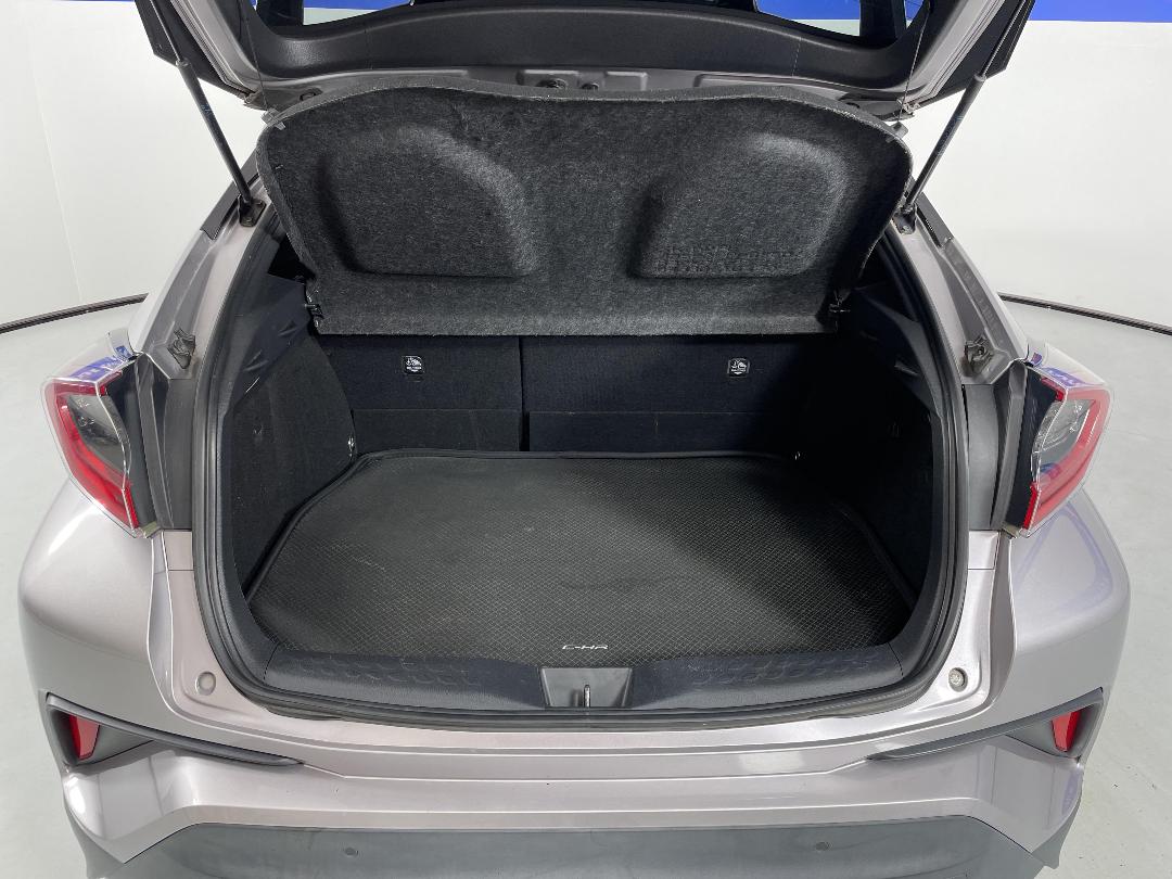 Photo '14' of Toyota C-HR