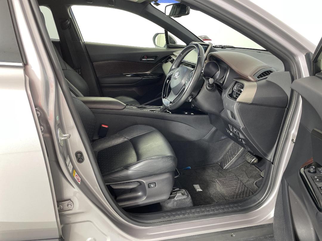 Photo '16' of Toyota C-HR