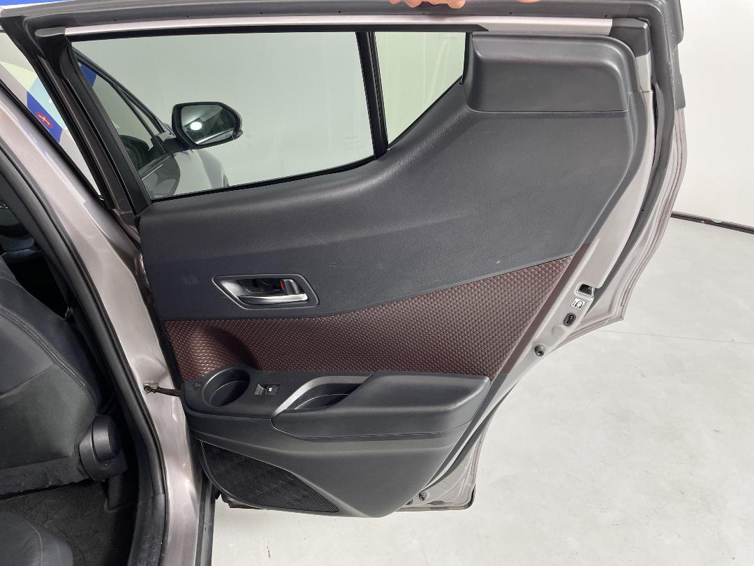 Photo '19' of Toyota C-HR