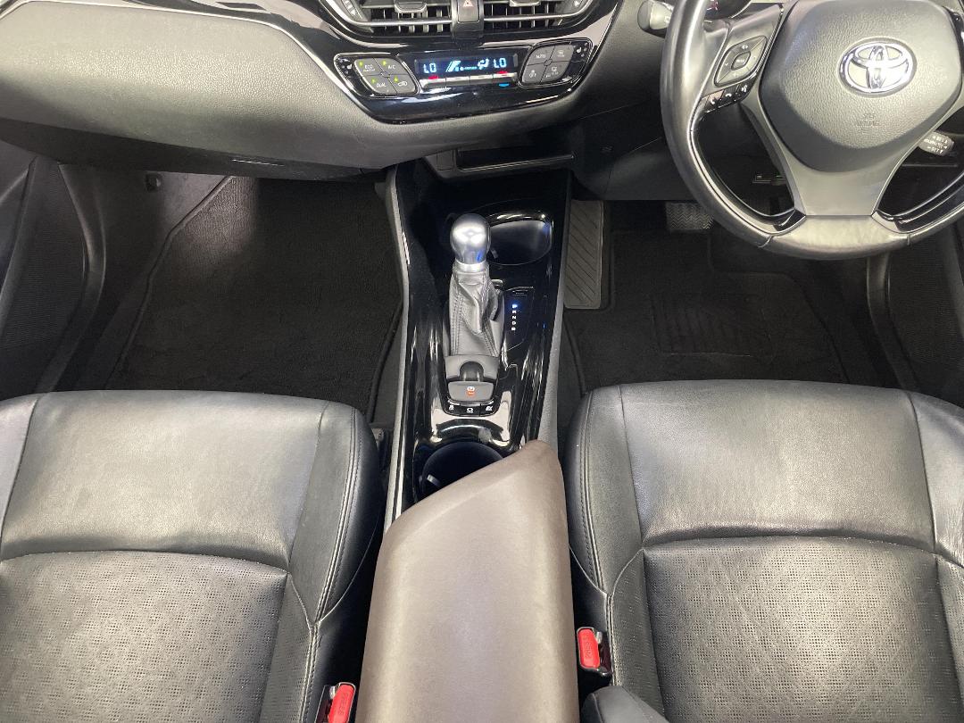 Photo '18' of Toyota C-HR