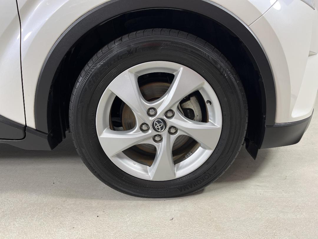 Photo '9' of Toyota C-HR